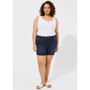 Size 18 Torrid 5" Bombshell Super Soft High-Rise Jean Short